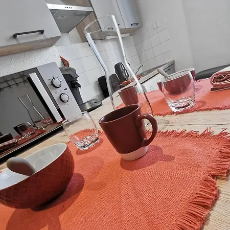 Апартаменти Sur Les Paves Du Pont Vieux... *