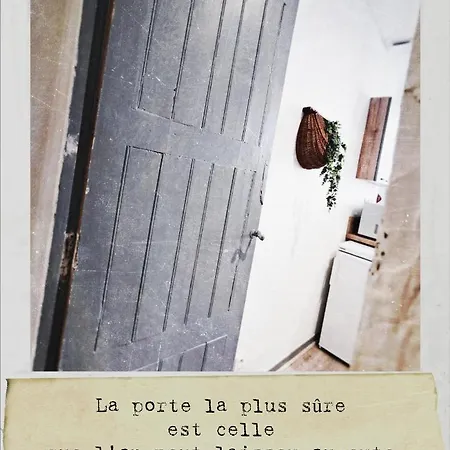 Апартаменти Sur Les Paves Du Pont Vieux...