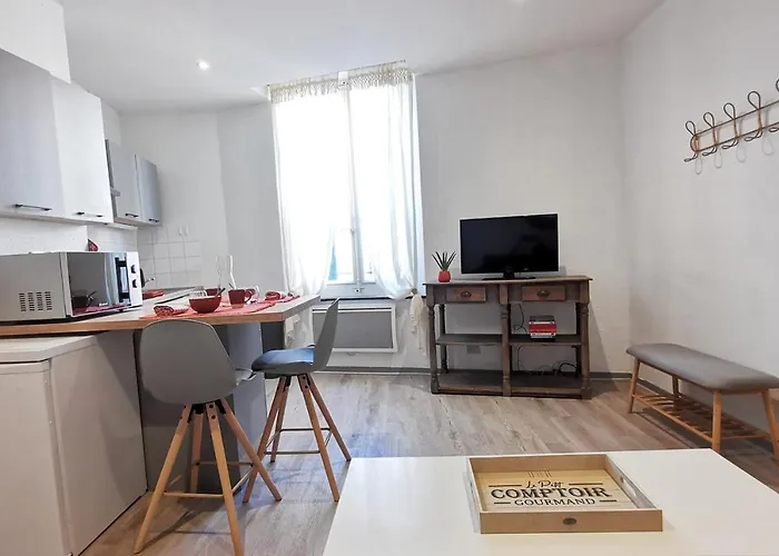 Sur Les Paves Du Pont Vieux... カルカソンヌ